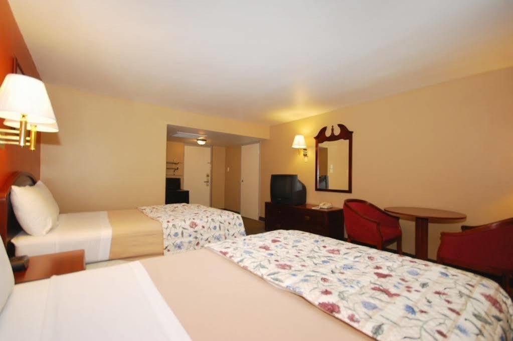 Econo Lodge Hermitage Exterior photo